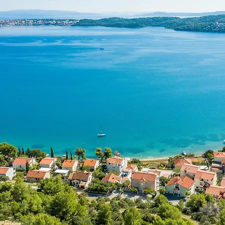 Big Flat! For 6, Mighty Fine View! Daire Trogir